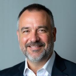 Portrait professionnel de Marc Legrand, consultant en optimisation des coûts